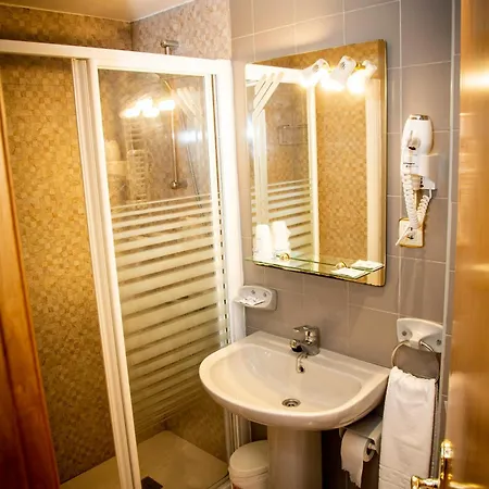 Isabel - Suarez Inclan 38 Hotel Cudillero Room photo